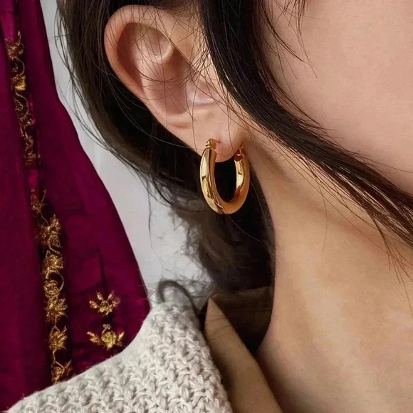 🆕 18K Gold Plated Stainless Steel Chunky Hoop Earrings 1.15" Bold Statement - Picture 3 of 10